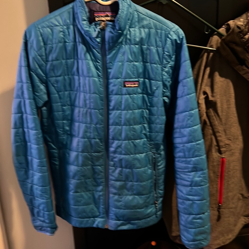 Patagonia puffer light weight jacket